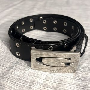 Guess leather belt in black.